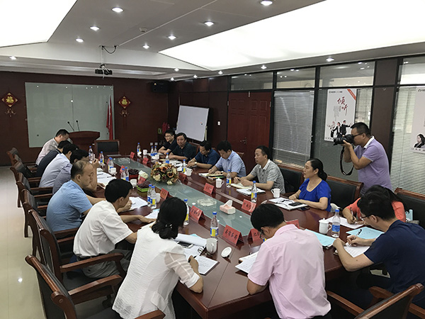肥東縣委書記耿延強(qiáng)攜縣商務(wù)局等各局機(jī)關(guān)主要負(fù)責(zé)人來(lái)安徽環(huán)瑞開(kāi)展就推動(dòng)國(guó)際貿(mào)易專題座談會(huì)
